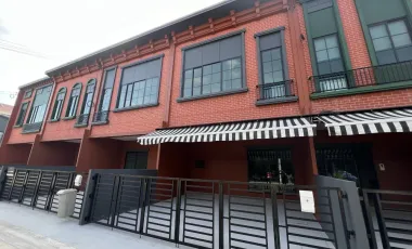 À vendre 3 chambres maison de ville à Bang Phli, Samut Prakan