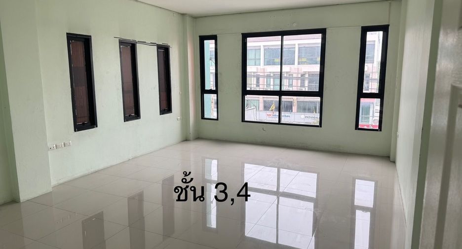 For rent 8 bedrooms townhouse in Khan Na Yao, Bangkok