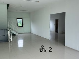 For rent 8 bedrooms townhouse in Khan Na Yao, Bangkok