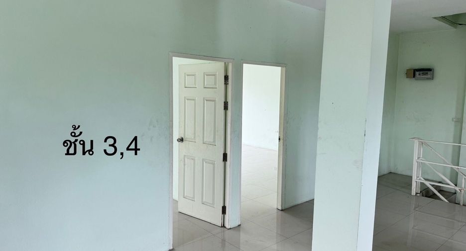 For rent 8 bedrooms townhouse in Khan Na Yao, Bangkok