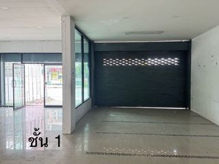 For rent 8 bedrooms townhouse in Khan Na Yao, Bangkok