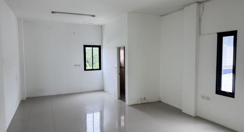 For rent 8 bedrooms townhouse in Khan Na Yao, Bangkok