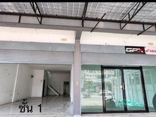 For rent 8 bedrooms townhouse in Khan Na Yao, Bangkok
