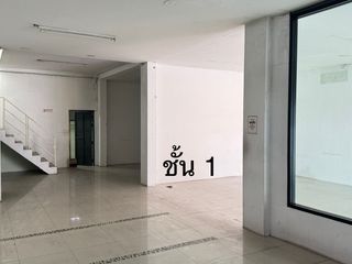 For rent 8 bedrooms townhouse in Khan Na Yao, Bangkok