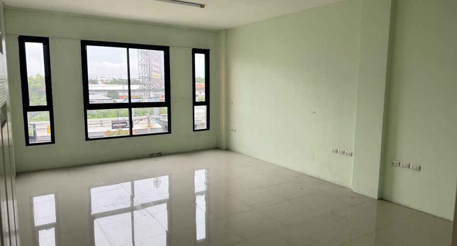 For rent 8 bedrooms townhouse in Khan Na Yao, Bangkok