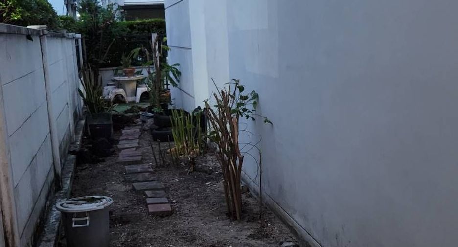 For sale 3 bedrooms townhouse in Lat Phrao, Bangkok