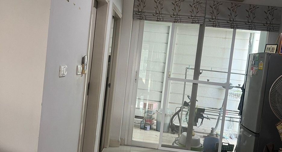 For sale 3 bedrooms townhouse in Lat Phrao, Bangkok