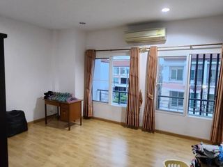 出售 3 卧室 联排别墅 在 Lat Phrao, 曼谷