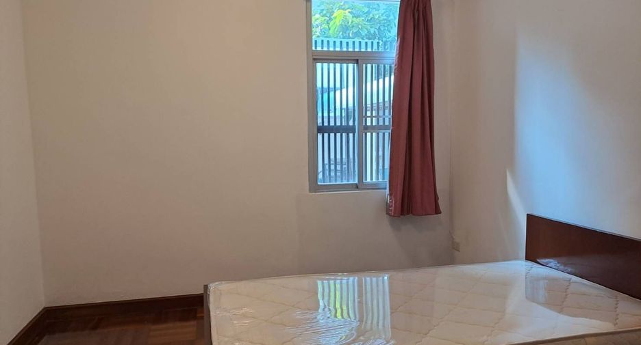 For rent 2 bedrooms apartment in Khlong Toei, Bangkok