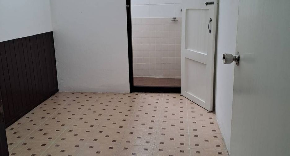 For rent 2 bedrooms apartment in Khlong Toei, Bangkok
