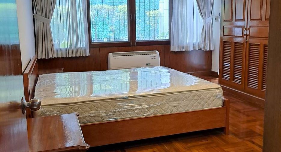 For rent 2 bedrooms apartment in Khlong Toei, Bangkok
