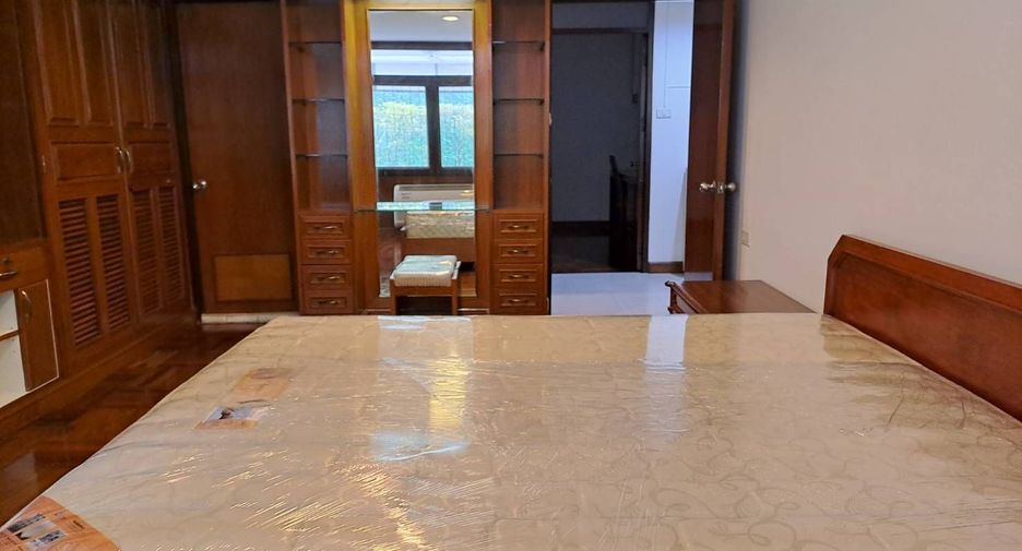 For rent 2 bedrooms apartment in Khlong Toei, Bangkok