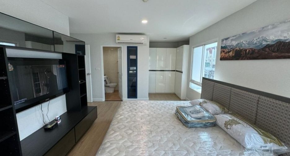 For rent 2 bedrooms condo in Bang Rak, Bangkok