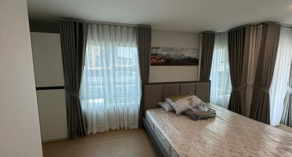 For rent 2 bedrooms condo in Bang Rak, Bangkok