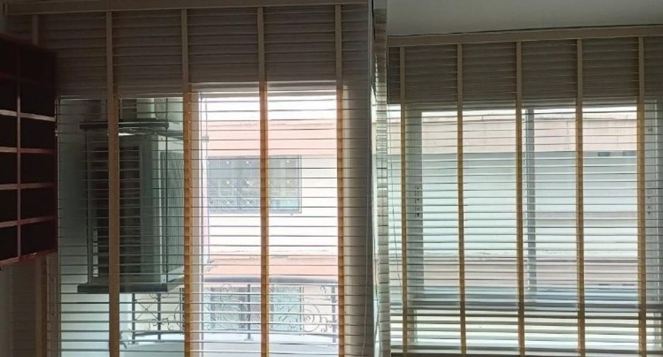 For rent 2 bedrooms condo in Bang Rak, Bangkok