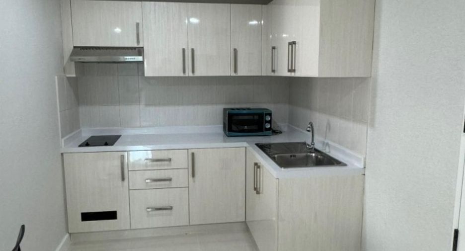 For rent 2 bedrooms condo in Bang Rak, Bangkok