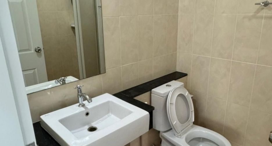 For rent 2 bedrooms condo in Bang Rak, Bangkok