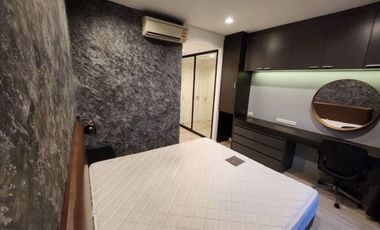 À louer 2 chambres condo à Yan Nawa, Bangkok