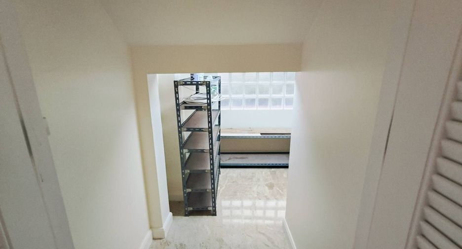 Haus zur Miete mit 4 Zimmer in Yan Nawa, Bangkok