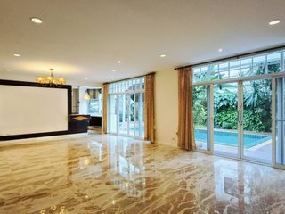 For rent 4 bedrooms house in Yan Nawa, Bangkok