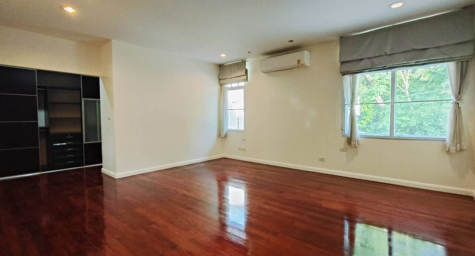 Haus zur Miete mit 4 Zimmer in Yan Nawa, Bangkok