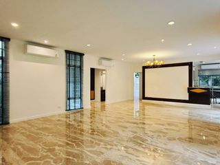 For rent 4 bedrooms house in Yan Nawa, Bangkok