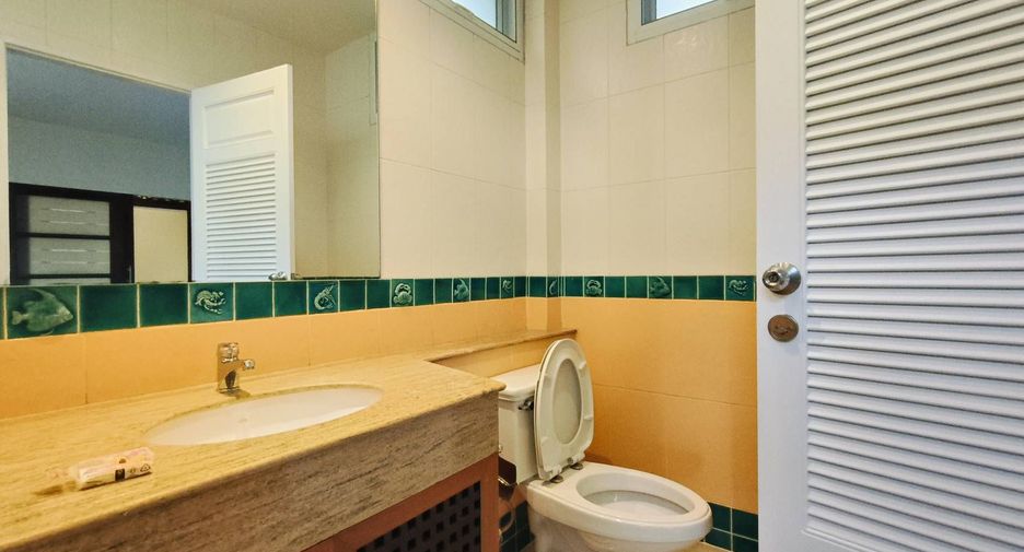 Haus zur Miete mit 4 Zimmer in Yan Nawa, Bangkok