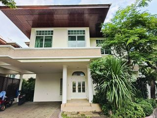 For rent 4 bedrooms house in Yan Nawa, Bangkok