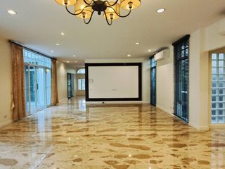 For rent 4 bedrooms house in Yan Nawa, Bangkok