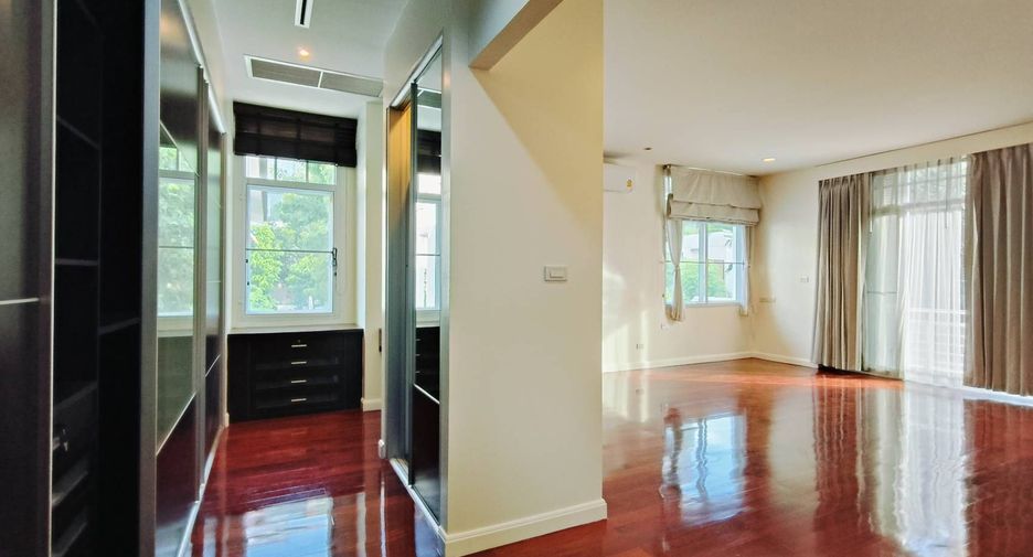 Haus zur Miete mit 4 Zimmer in Yan Nawa, Bangkok