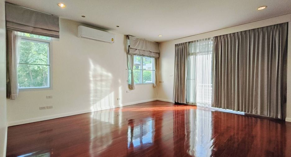 Haus zur Miete mit 4 Zimmer in Yan Nawa, Bangkok