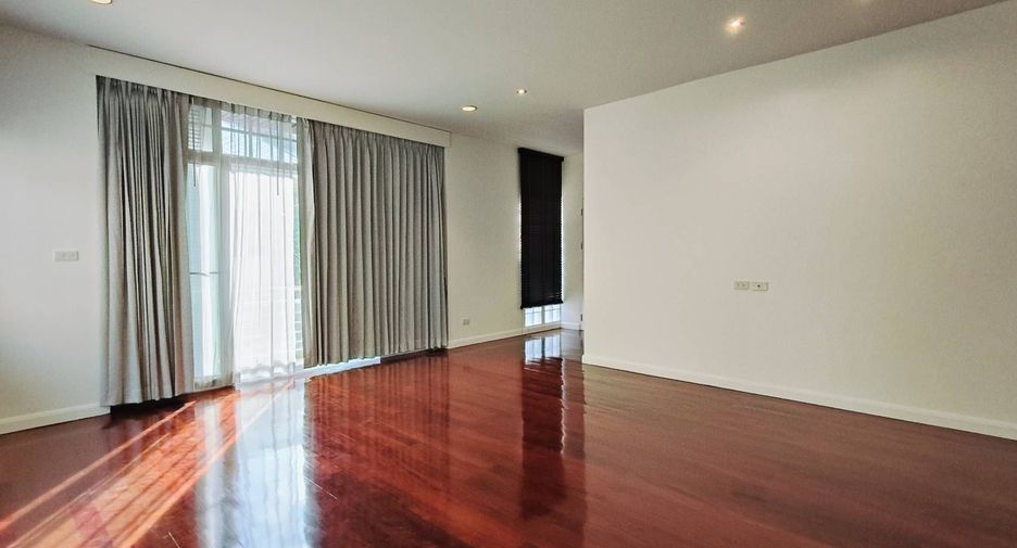 Haus zur Miete mit 4 Zimmer in Yan Nawa, Bangkok