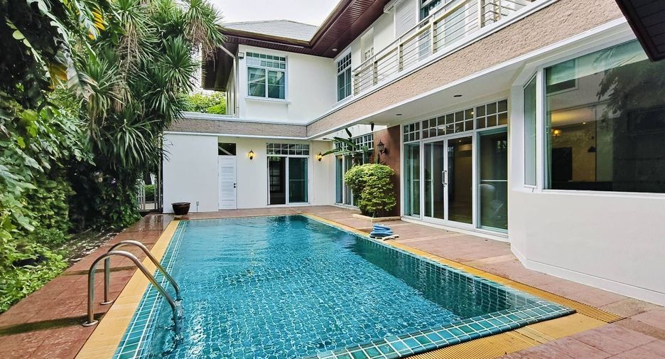 Haus zur Miete mit 4 Zimmer in Yan Nawa, Bangkok