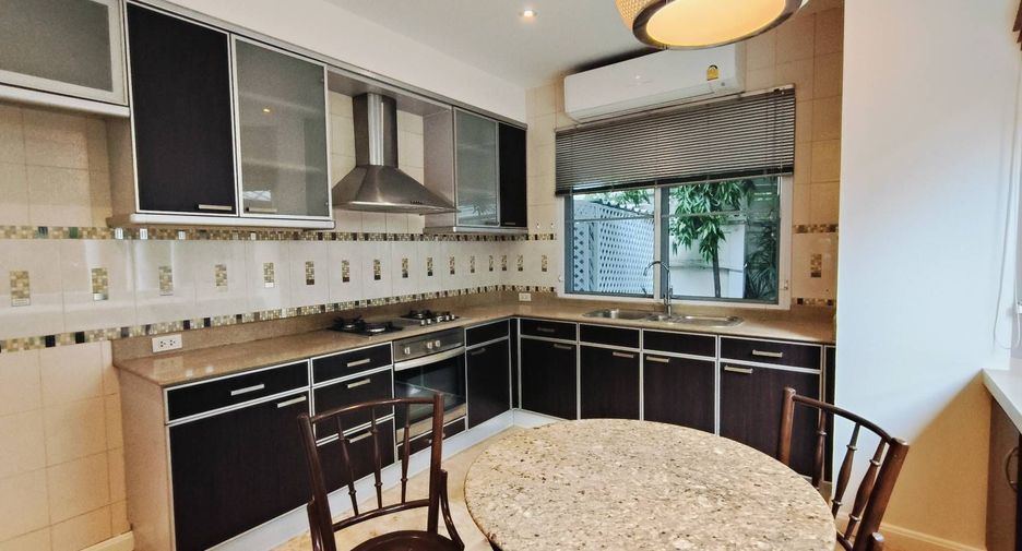 Haus zur Miete mit 4 Zimmer in Yan Nawa, Bangkok