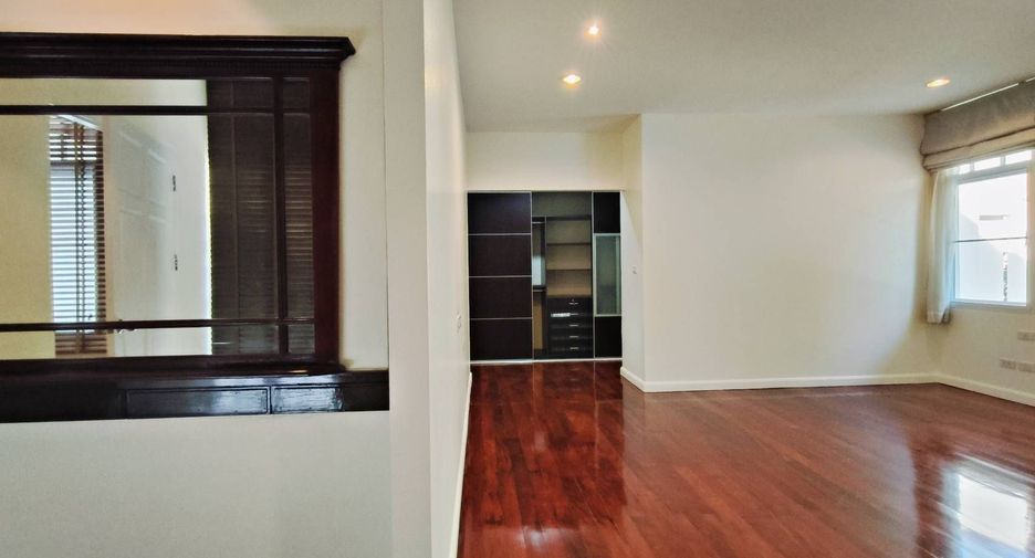 Haus zur Miete mit 4 Zimmer in Yan Nawa, Bangkok