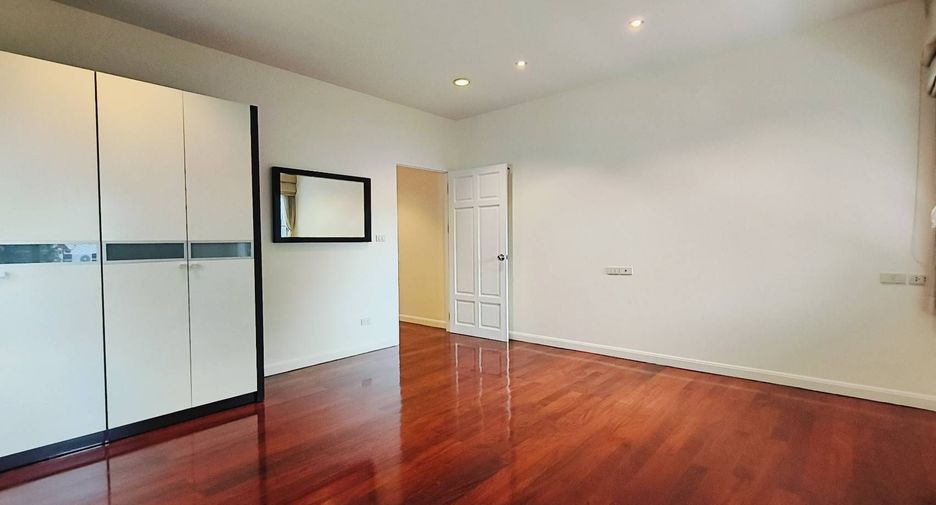 Haus zur Miete mit 4 Zimmer in Yan Nawa, Bangkok