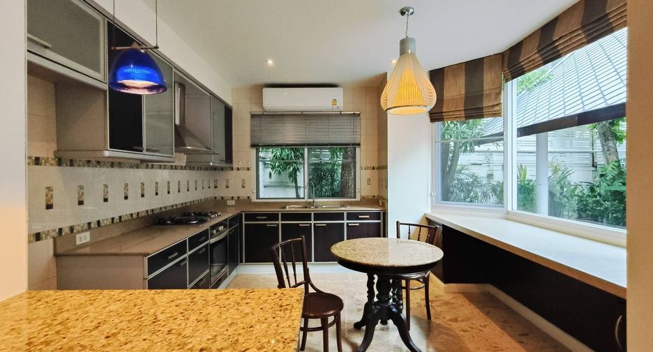 Haus zur Miete mit 4 Zimmer in Yan Nawa, Bangkok