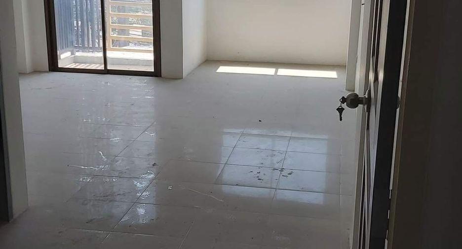 For sale 4 bedrooms retail Space in Bang Lamung, Chonburi