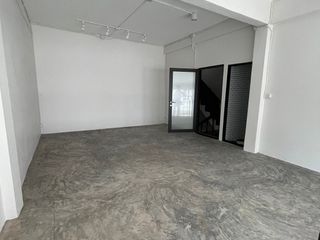 For sale 4 bedrooms townhouse in Huai Khwang, Bangkok
