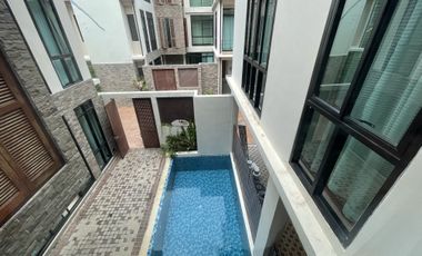 For rent 4 bedrooms villa in Khlong Toei, Bangkok