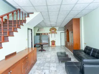 For sale 4 bedrooms townhouse in Yan Nawa, Bangkok