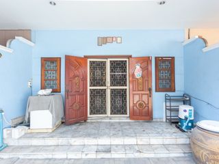 For sale 4 bedrooms townhouse in Yan Nawa, Bangkok