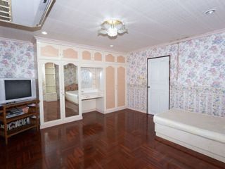For sale 4 bedrooms townhouse in Yan Nawa, Bangkok