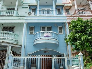 For sale 4 bedrooms townhouse in Yan Nawa, Bangkok