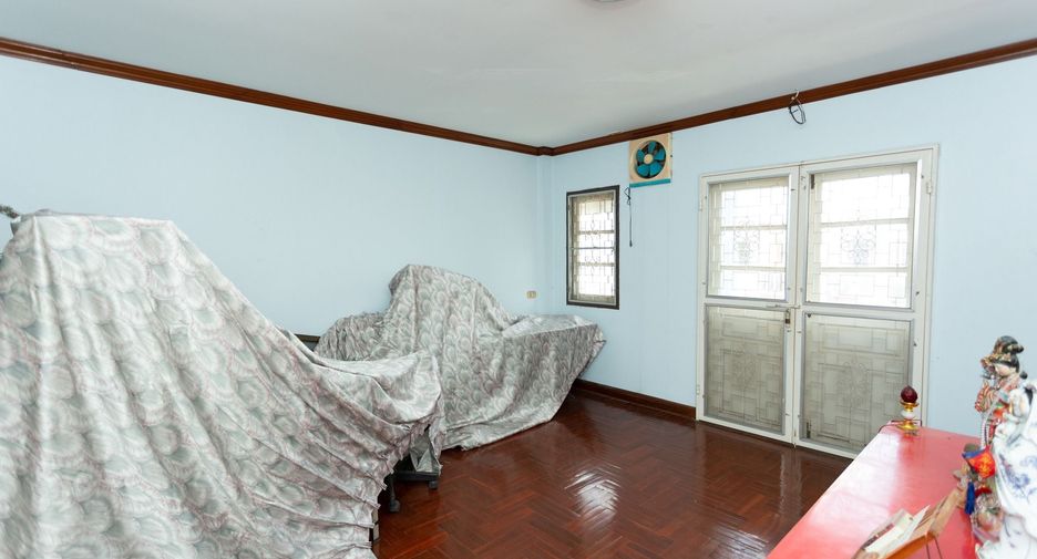 For sale 4 bedrooms townhouse in Yan Nawa, Bangkok