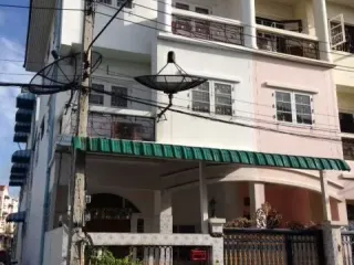 For sale 4 bedrooms townhouse in Bangkok Yai, Bangkok