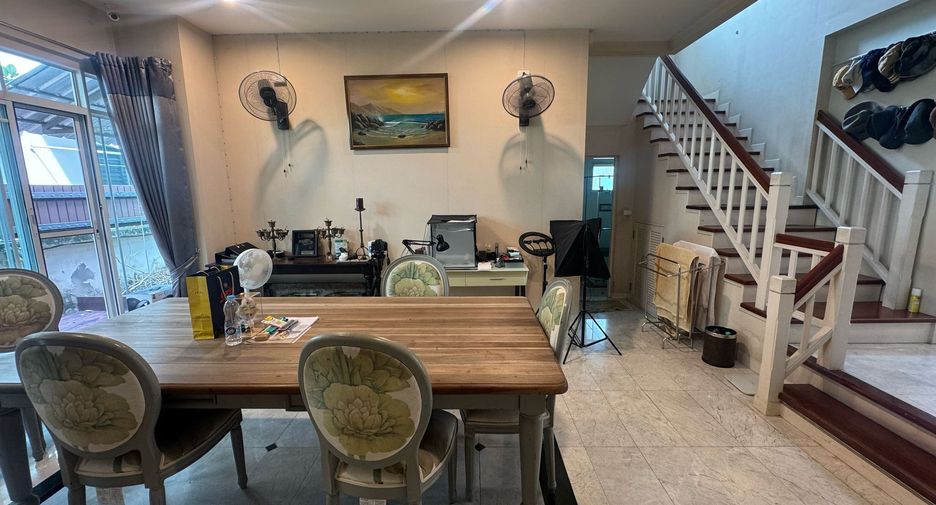 For sale 4 bedrooms house in Mueang Samut Prakan, Samut Prakan
