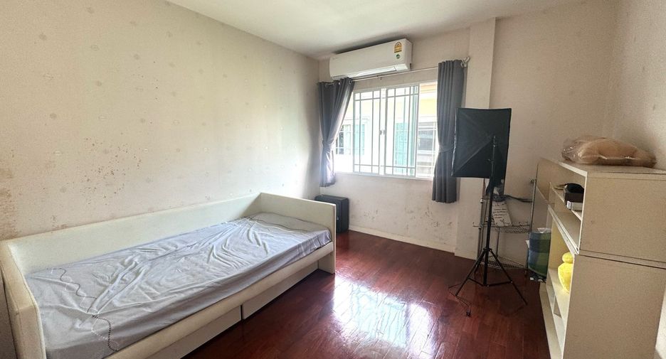 For sale 4 bedrooms house in Mueang Samut Prakan, Samut Prakan