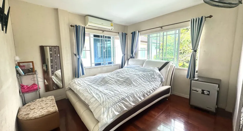 For sale 4 bedrooms house in Mueang Samut Prakan, Samut Prakan