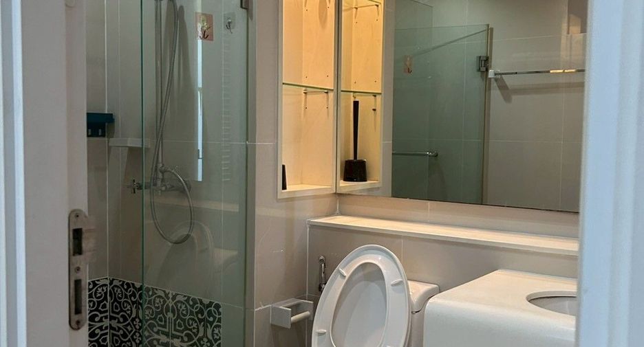 For rent 2 bedrooms condo in Sathon, Bangkok